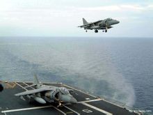 AV-8在阿里斯图雅斯亲王号上起飞 AV-8在阿里斯图雅斯亲王号上起飞